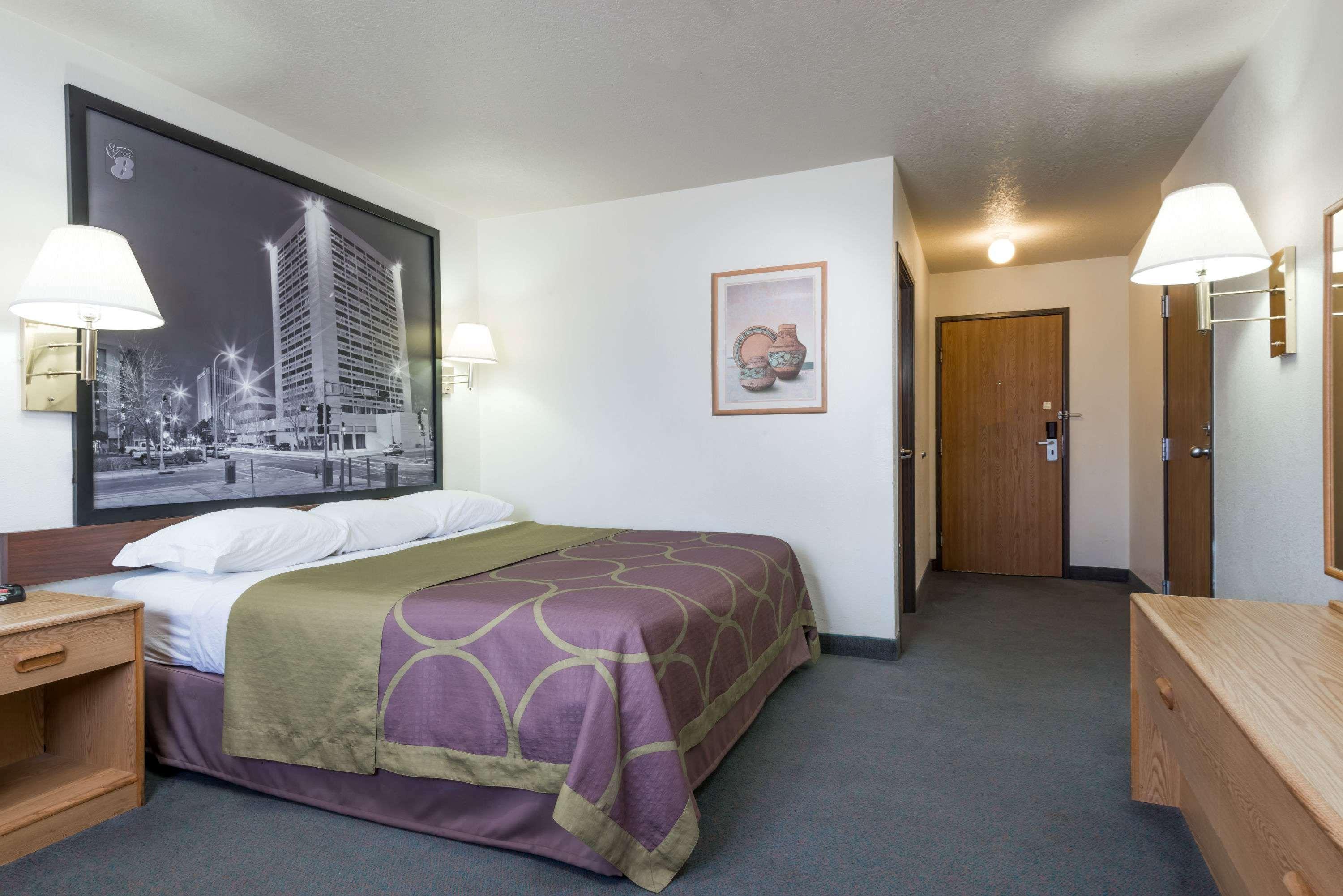 Super 8 By Wyndham Bernalillo Hotel Buitenkant foto