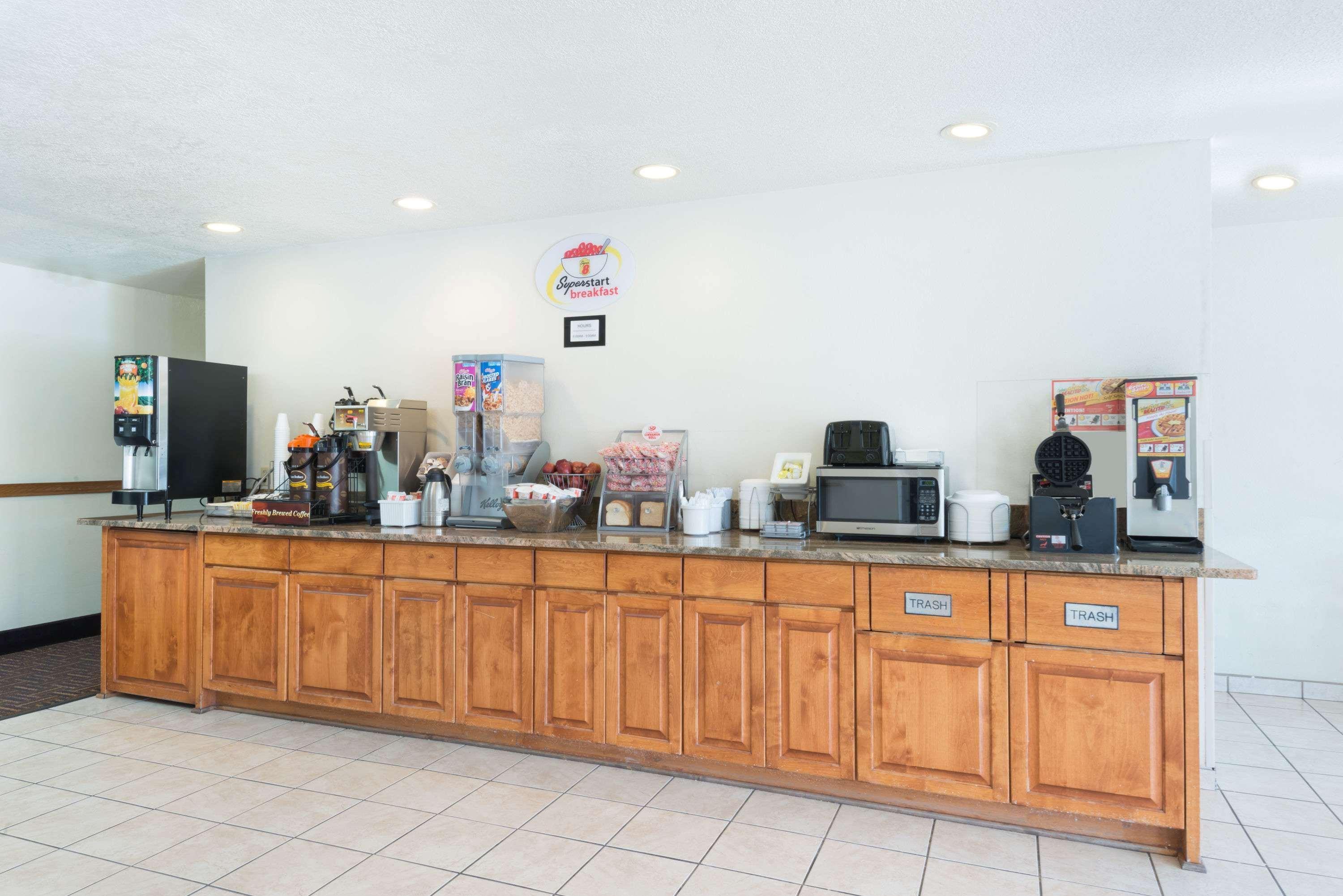 Super 8 By Wyndham Bernalillo Hotel Buitenkant foto
