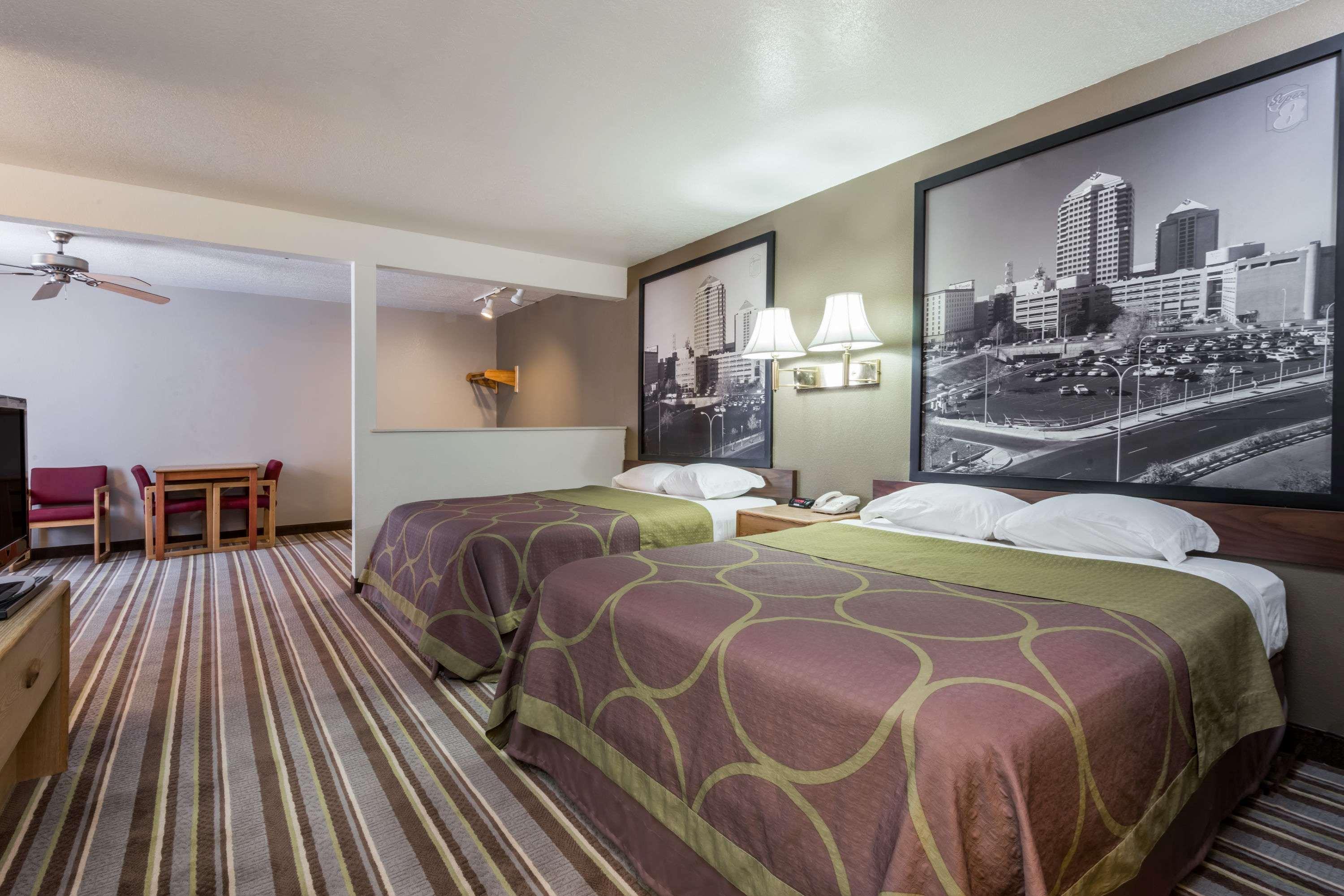 Super 8 By Wyndham Bernalillo Hotel Buitenkant foto