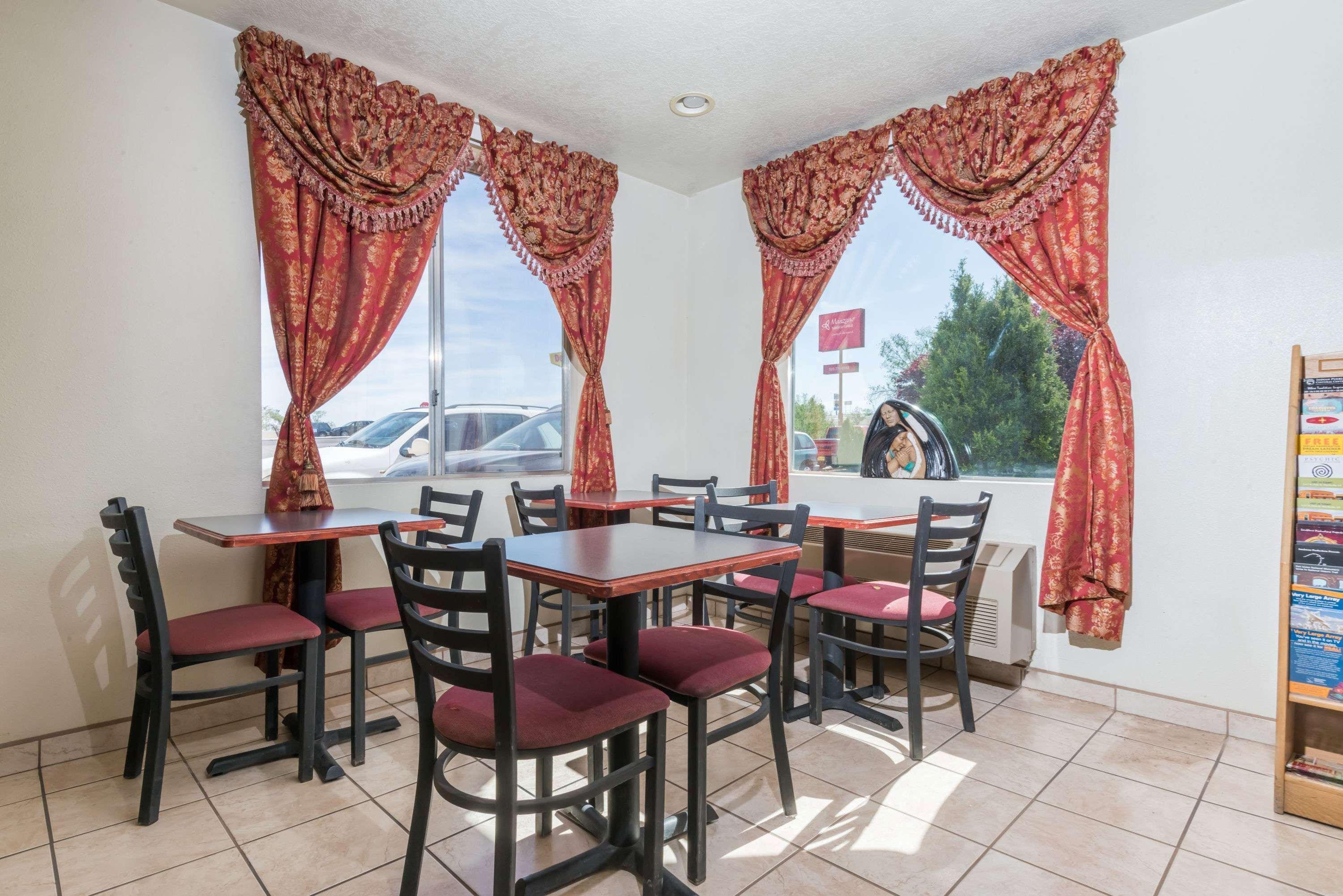 Super 8 By Wyndham Bernalillo Hotel Buitenkant foto