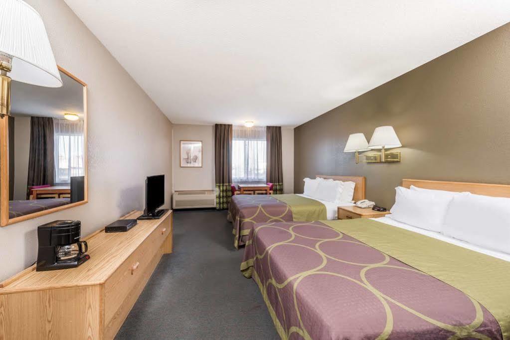 Super 8 By Wyndham Bernalillo Hotel Buitenkant foto