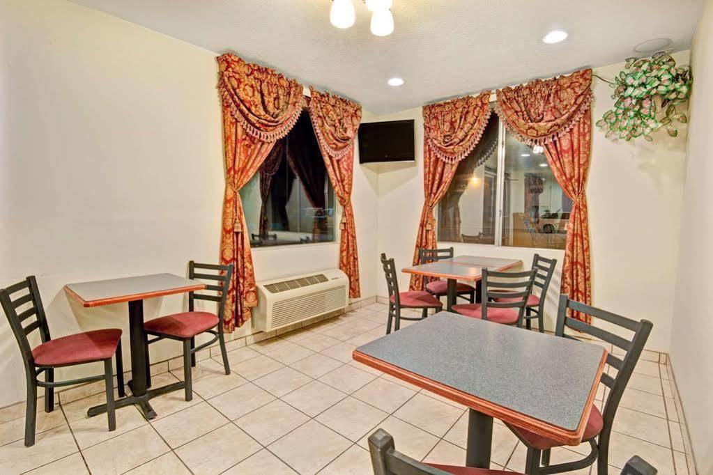 Super 8 By Wyndham Bernalillo Hotel Buitenkant foto