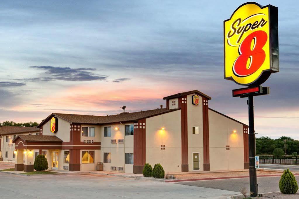 Super 8 By Wyndham Bernalillo Hotel Buitenkant foto